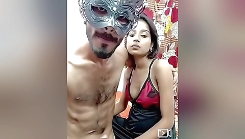 Today Exclusive- Hubby Showing Wife Boobs On Cam Show