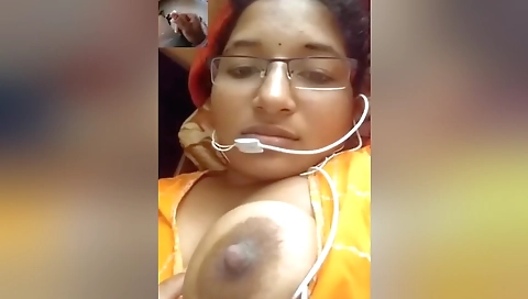 Sexy Bhabhi Shows Milky Boobs