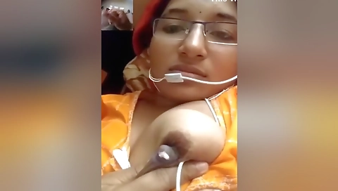 Sexy Bhabhi Shows Milky Boobs