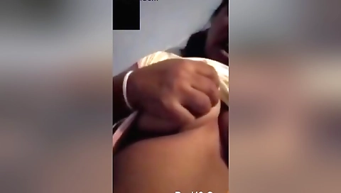 Today Exclusive-tamil Girl Showing Boobs