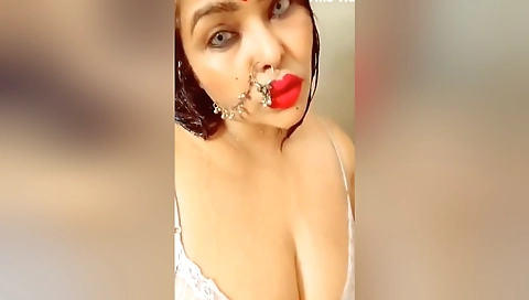 Falaq Bhabhi Taking Bath