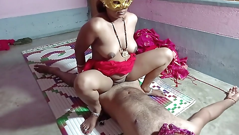 Desi Fuck My Newley Married When Her Husband Resting On Her With Honey Moon