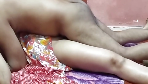 Newly Married Hot And Sexy Bhabhi Hot Saree