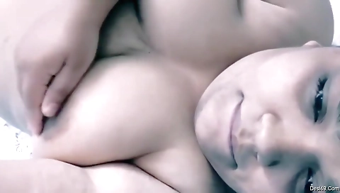 Today Exclusive- Chubby Bhabhi Showing Boobs And Pussy