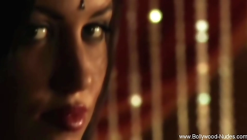 Seductive Dance From Sensual Indian Beauty Enjoyment