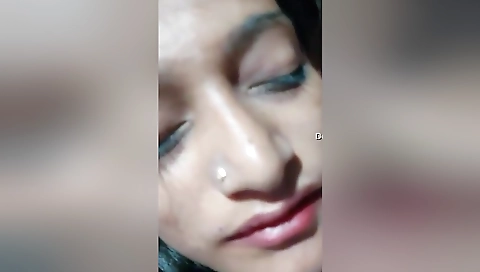 Today Exclusive-hot Desi Wife Boobs Pressing