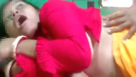 Lal Blouse Khol Diya Phir Choda Kutti Ko