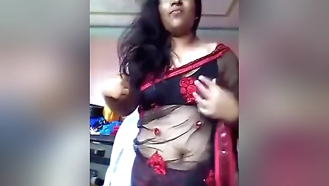 Sexy Desi Bhabhi Showing Her Big Boobs 12