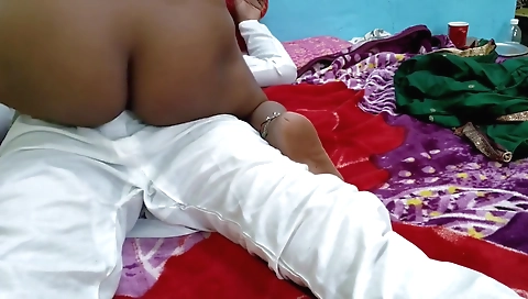 Desi -called His On The Pretext Of Bringing Tea And Fucked Ashu