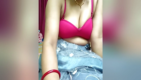 Desi Bhabhis Hot Boobs On Webcam