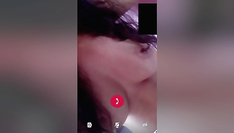 Today Exclusive- Sexy Desi Girl Showing Her Boobs On Video Call