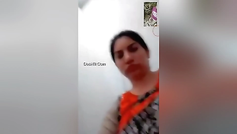 Today Exclusive -paki Bhabhi Shows Her Boobs And Pussy To Lover On Vc 1