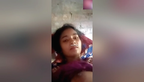 Today Exclusive -cute Desi Girl Shows Her Boobs