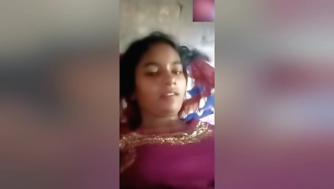 Today Exclusive -cute Desi Girl Shows Her Boobs