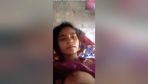 Today Exclusive -cute Desi Girl Shows Her Boobs