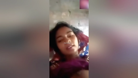 Today Exclusive -cute Desi Girl Shows Her Boobs