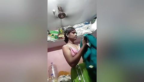 Today Exclusive -tamil Wife Shows Her Boobs 2