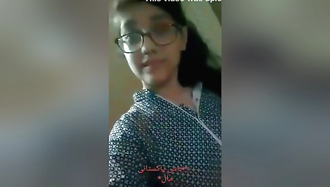 Today Exclusive-paki Girl Shows Her Boobs