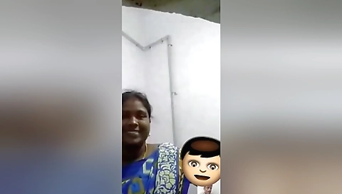 Today Exclusive -desi Bhabhi Shows Her Boobs And Pussy 1