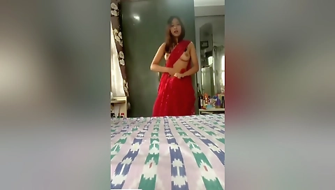 Super Cute Girl Saree Striptease Show