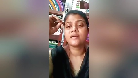 Today Exclusive- Desi Village Girl Shows Her Boobs On Vc