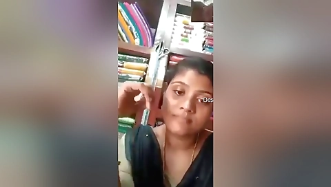 Today Exclusive- Desi Village Girl Shows Her Boobs On Vc