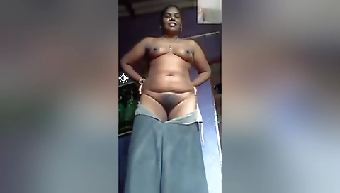 Today Exclusive- Tamil Bhabhi Shows Her Boobs And Pussy