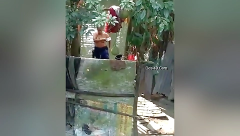 Today Exclusive- Desi Aunty Outdoor Bathing