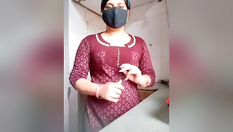 Naughty Bhabhi Pissing On Live Cam Show