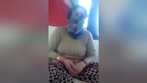 Today Exclusive- Paki Wife Shows Her Boobs