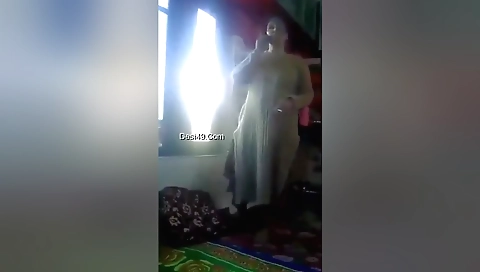 Today Exclusive- Paki Wife Shows Her Boobs