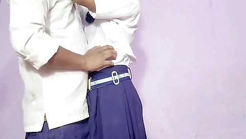 Desi College Girl Ne Apane Boy Friend Ko Ghar Par Bulakar Chut Ko Chudawaya - Devar Bhabhi