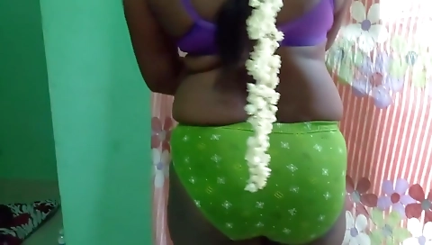 Indian Hot Girl Removing Saree