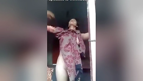 Today Exclusive-sexy Bangla Girl Strip Her Cloths And Shows Her Nude Body