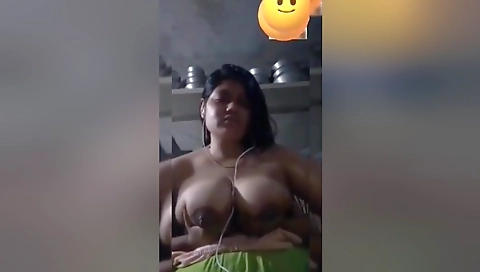 Today Exclusive- Cute Bangla Girl Play With Her Big Boobs