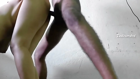 Hot Desi Randi Bhabhi Ne Apne Husband Ko Cheat Kar Ke Driver Ke Sath Doggy Style Me Apni Gand Marwali