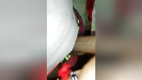 Today Exclusive- Desi Bhabhi Give Handjob