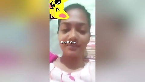Today Exclusive -hot Desi Girl Shows Her Boobs