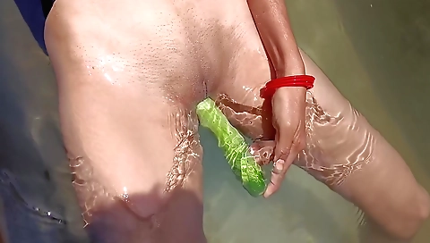 Desi Indian 18+ teen 18+ Girl Bathing Outdoor Showing Natural Big Ass Big Boobs Hindi Porn Video