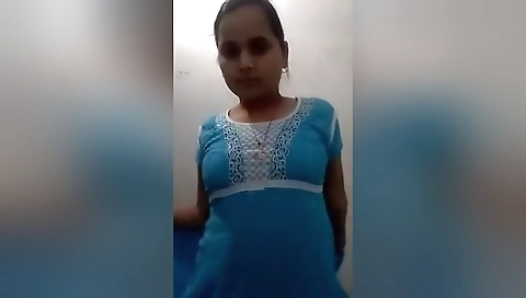 Desi Girl Shows Round Globes In Topless Viral Clip