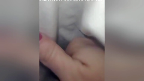 Je Me Masturbe Dans Le Lit De Mes Amis