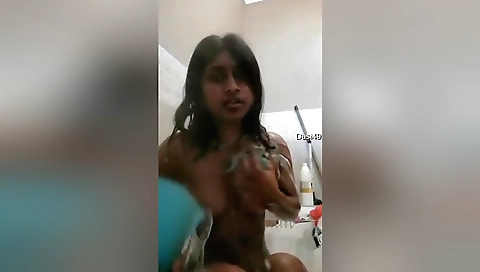 Today Exclusive- Cute Desi Girl Bathing And Shows Her Nude Body 1