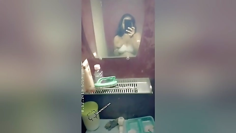 Today Exclusive- Desi Girl Record Her Selfie