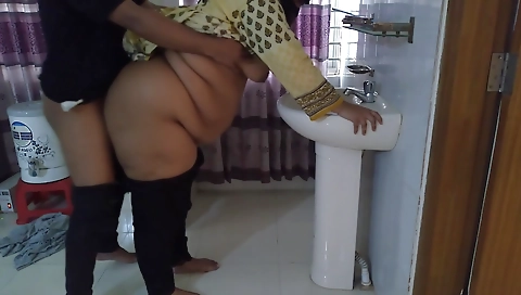 45-year-old Hot Aunty During The Hair Comb, The Neighbor Boy Saw The Big Tits And Fucked Her - Bbw